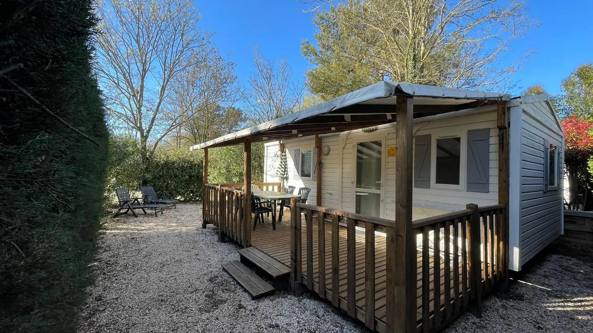 Mobilhome Dans Camping 3 Etoiles En Provence La Roque-d'Antheron France