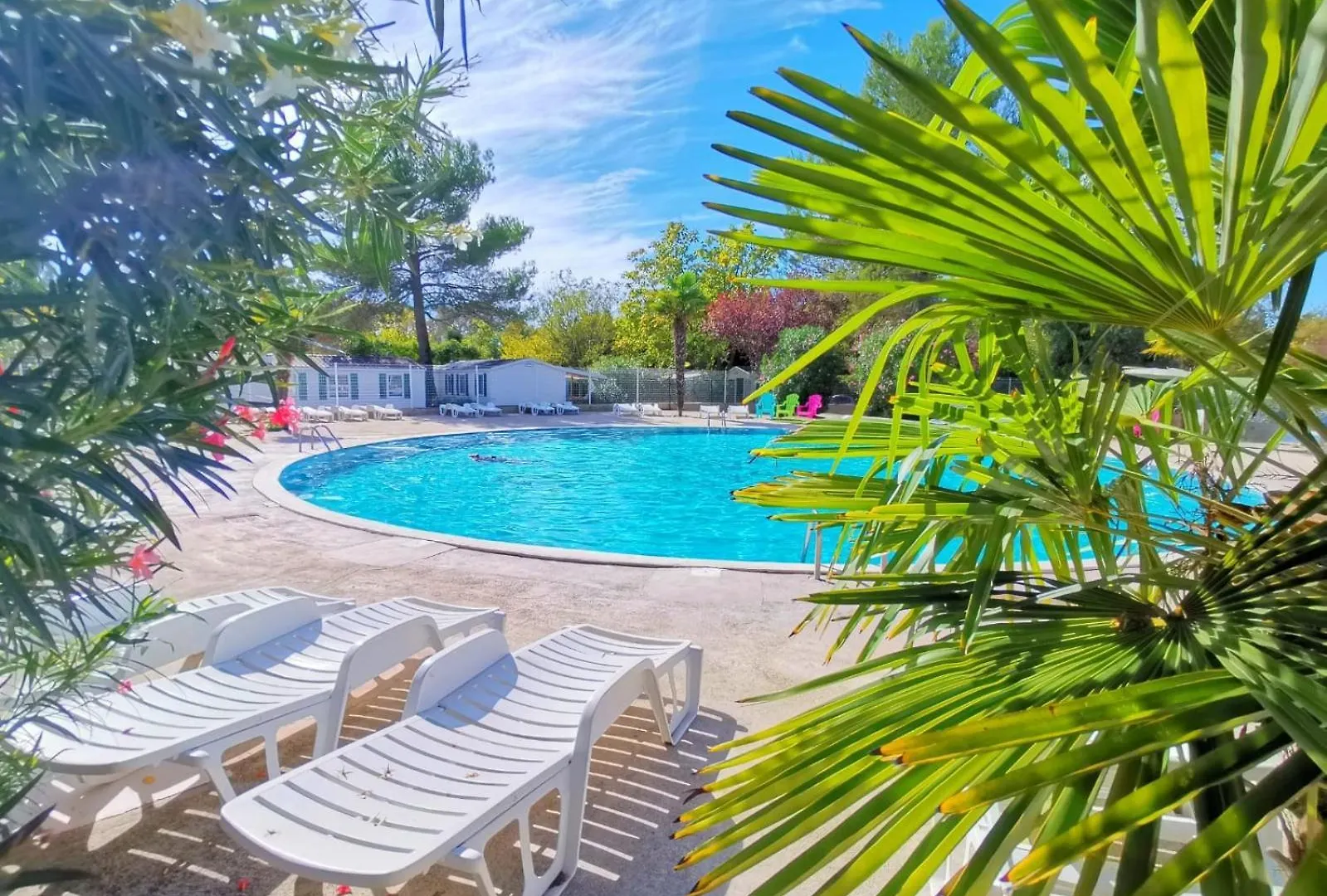 Mobilhome Dans Camping 3 Etoiles En Provence La Roque-d'Antheron