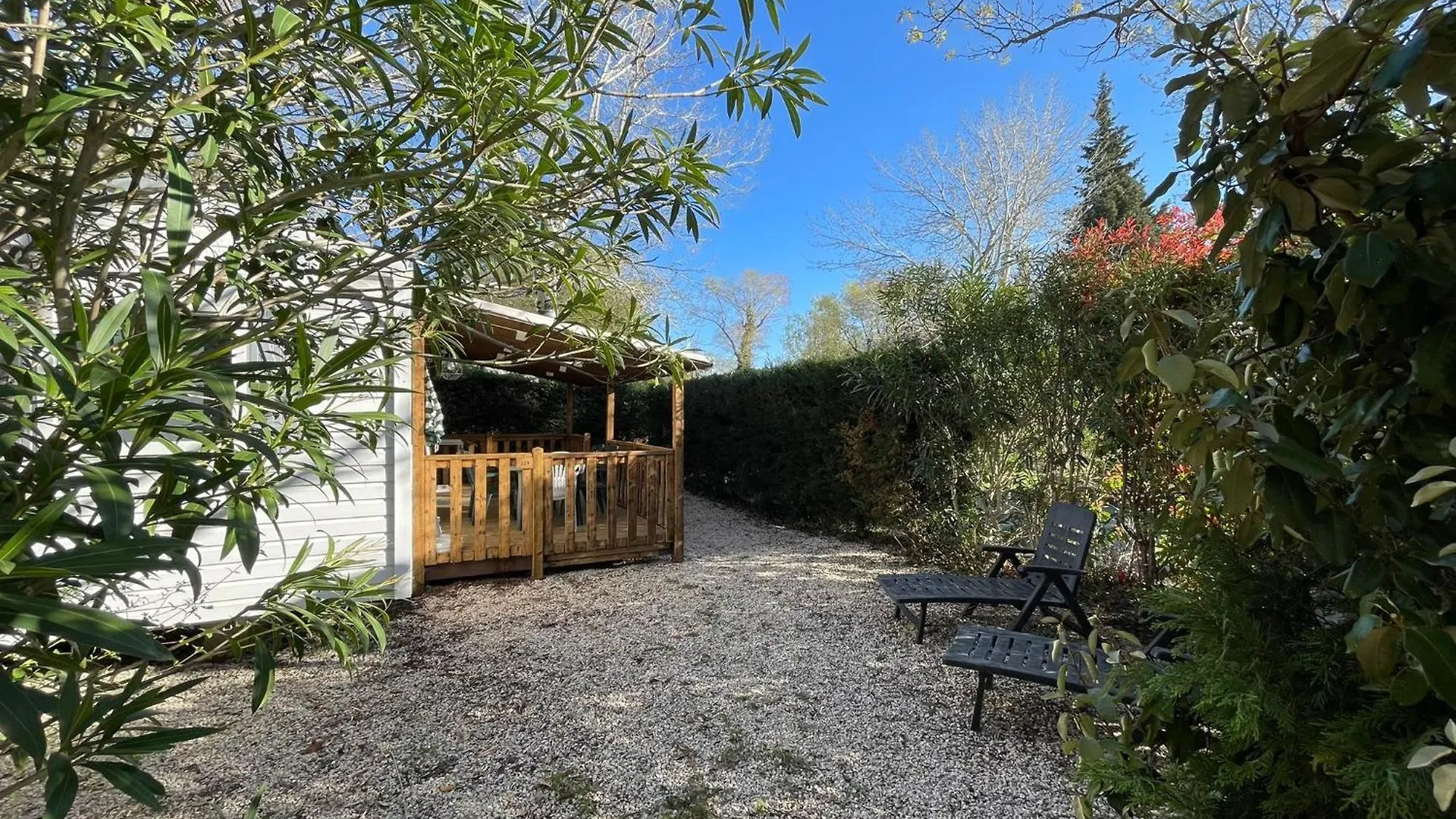 Campsite Mobilhome Dans Camping 3 Etoiles En Provence La Roque-d'Antheron