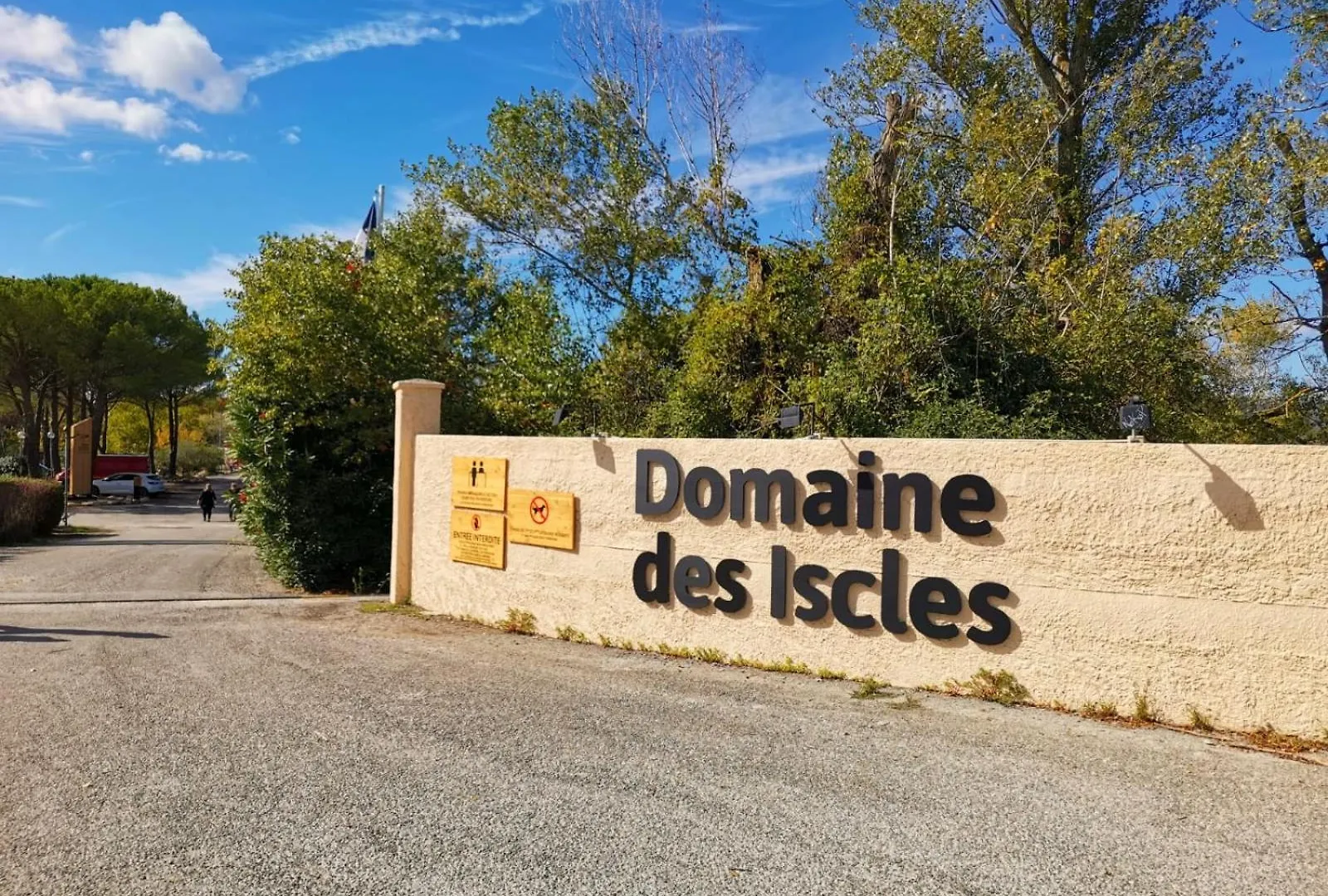 Campsite Mobilhome Dans Camping 3 Etoiles En Provence La Roque-d'Antheron France