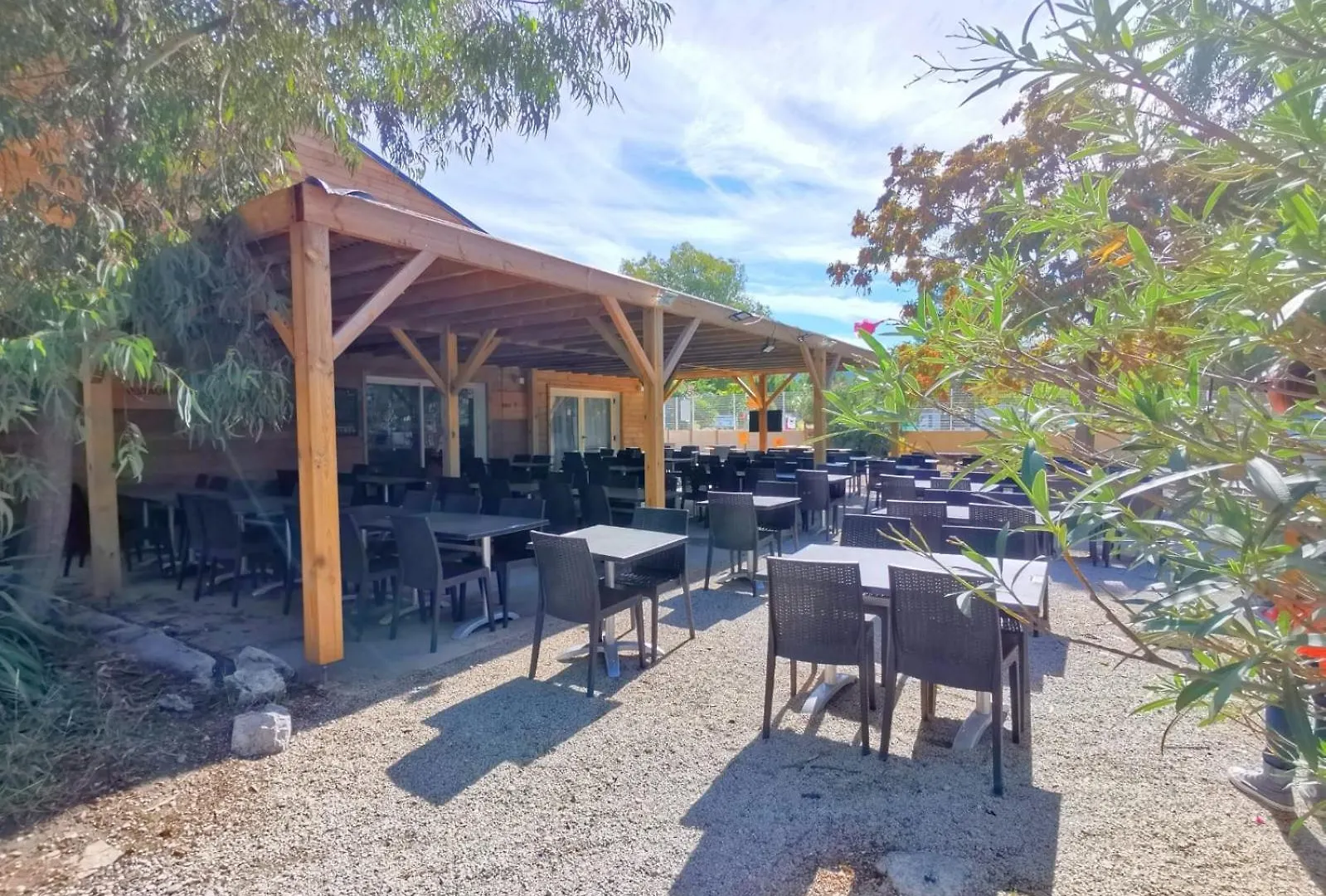 Mobilhome Dans Camping 3 Etoiles En Provence La Roque-d'Antheron 0*,